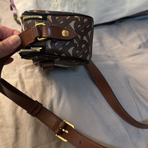 AUTHENTIC BURBERRY camera bag - Picture 3 of 3